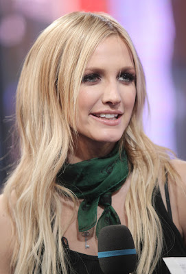 Ashlee Simpson's Long Blonde Sleek Hairstyle