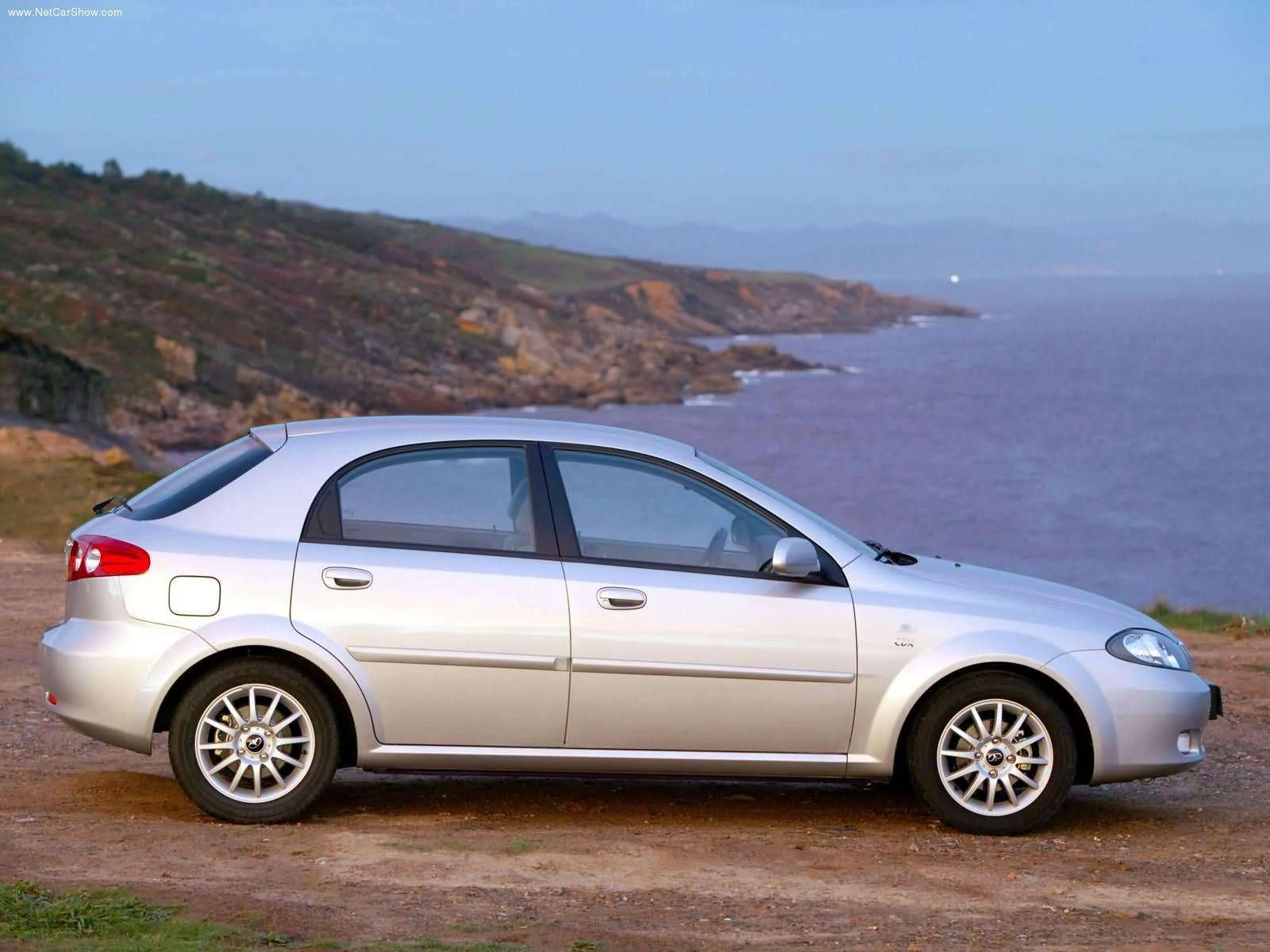 Hình ảnh xe ô tô Daewoo Lacetti CDX 2004 & nội ngoại thất