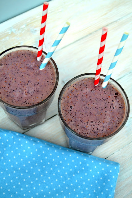 baby plum tomato and blueberry smoothie