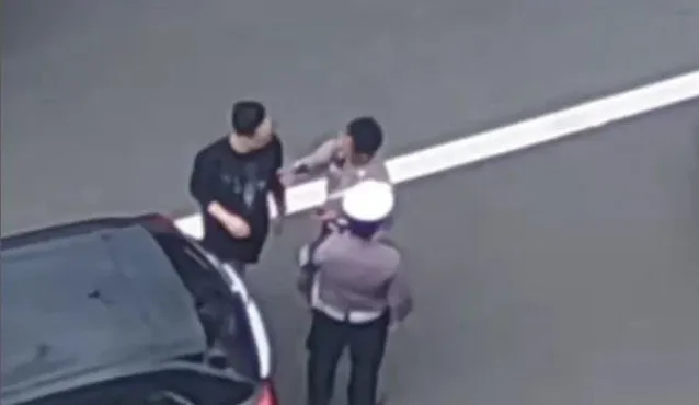 Pengunggah Video Viral Polisi Dapat 'Salam Tempel' Minta Maaf, Ngaku Hanya Iseng