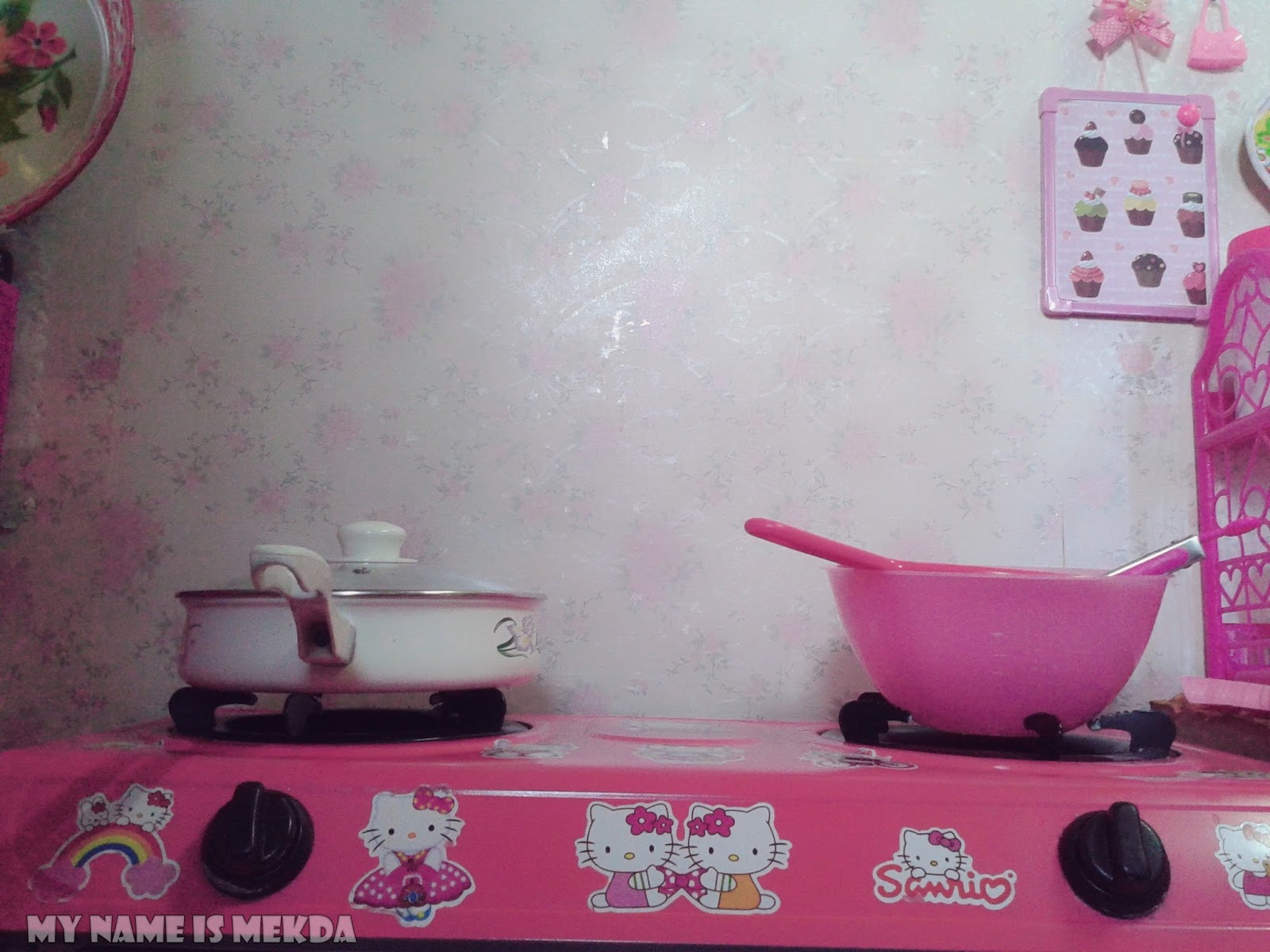 mY NaMe iS meKda    Deko Dapur Bajet Tema Pink