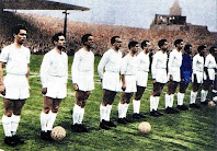 REAL MADRID C. F. - Madrid, España - Temporada 1956-57 - Zárraga, Gento, Mateos, Di Stéfano, Kopa, Torres, Lesmes II, Marquitos, Juan Alonso, Rial y Miguel Muñoz - MANCHESTER UNITED 2 (Taylor y Bobby Charlton), REAL MADRID 2 (Kopa y Rial) - 25/04/1957 - Copa de Europa, semifinal, partido de vuelta - Manchester, Inglaterra, estadio Old Trafford