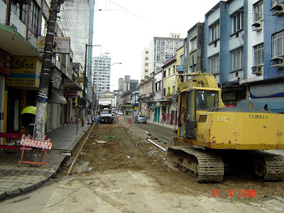 Obras de instalação de trilhos na Rua Frei Gaspar - foto de Emilio Pechini