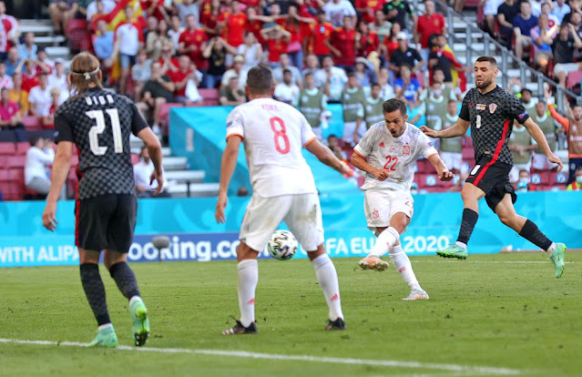 Pablo Sarabia anota el gol del empate. SELECCIÓN DE ESPAÑA 5 SELECCIÓN DE CROACIA 3. 28/06/2021. Eurocopa 2020, 16ª edición, octavos de final. Copenhague, Dinamarca, Parken Stadium. GOLES: 0-1: 20’, Pedri, en propia puerta. 1-1: 38’, Pablo Sarabia. 2-1: 57’, César Azpilicueta. 3-1: 77’, Ferran Torres. 3-2: 85’, Orsic. 3-3: 90+3’, Pasalic. 4-3: 100’, Álvaro Morata. 5-3: 103’, Mikel Oyarzabal.