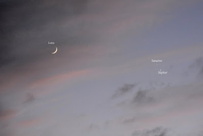 https://www.eluniversohoy.net/la-conjuncion-entre-la-luna-jupiter-y-saturno-captada-desde-yunquera-malaga/