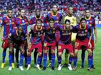 F. C. BARCELONA - Barcelona, España - Temporada 2010-11 - Dani Alves, Gabi Milito, Keita, Ibrahimovic, Rubén Miño y Oriol Romeu; Abidal, Bojan, Jonathan Dos Santos, Maxwell y Sergi Gómez. SEVILLA F. C. 3 (Luis Fabiano, Kanouté 2) F. C. BARCELONA 1  (Ibrahimovic) - 14/08/2010 - Supercopa de España, partido de ida - Sevilla, estadio Ramón Sánchez Pizjuán