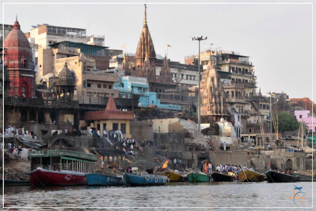 Manikarnika Ghat principal ghat de cremação em Varanasi