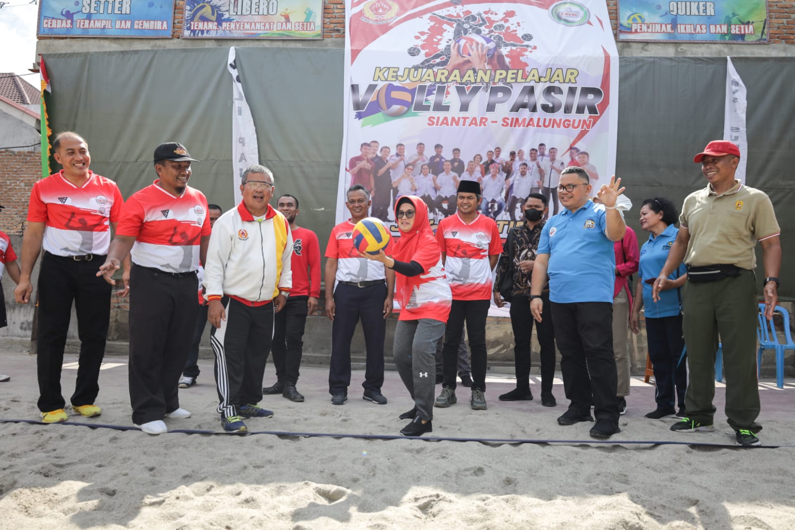 dr Susanti Hadir Kejuaraan Voli Pasir Pelajar, Diharapkan Hasilkan Atlet Berprestasi