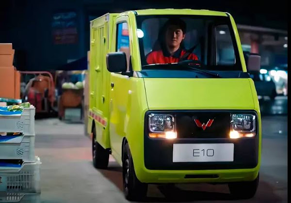 In China sales of a Wuling truck with a width of just over a meter have begun