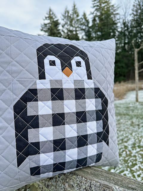 A Bit of Scrap Stuff #ABitofScrapStuff #PenguinParty #PenguinPartyPillow #Quilt #QuiltedPillow #Pillow