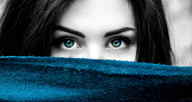 https://pixabay.com/it/donna-occhi-azzurri-blu-ragazza-1771895/