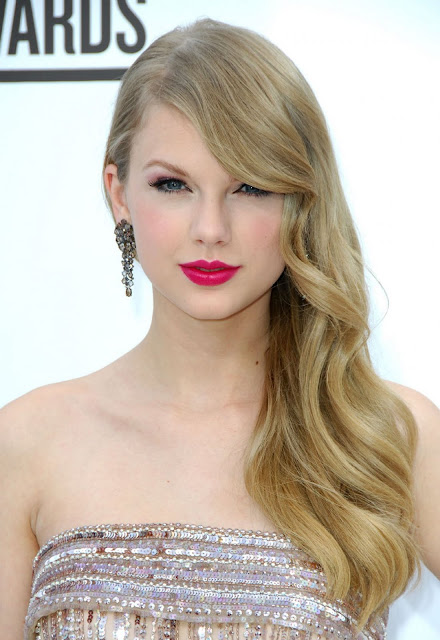 Hot Singer Taylor Swift At 2011 Billboard Music Awards Photo Gallery