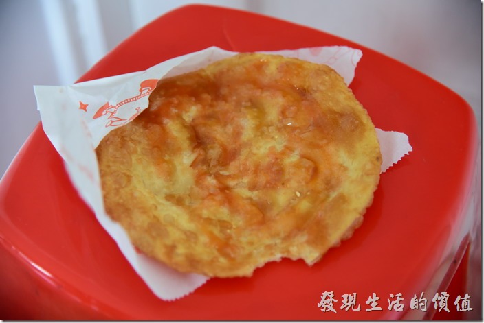 工作熊個人覺得劉記韭菜盒的烙餅吃起來更勝韭菜盒子，蓬鬆又有脆度，配上甜辣醬真的非常對味。