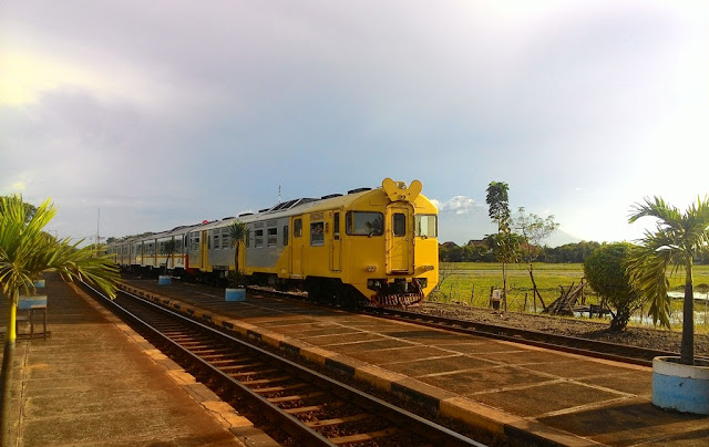 Kereta Komuter Surabaya - Sidoarjo  Rewrite Blog