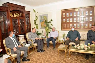 محافظ أسيوط يلتقى رئيس مجلس إدارة المقاولون العرب