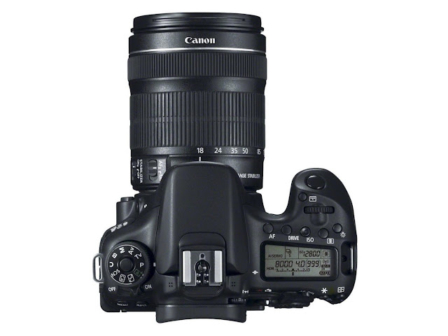 Canon EOS 70D - 18-135mm IS STM lens - top view