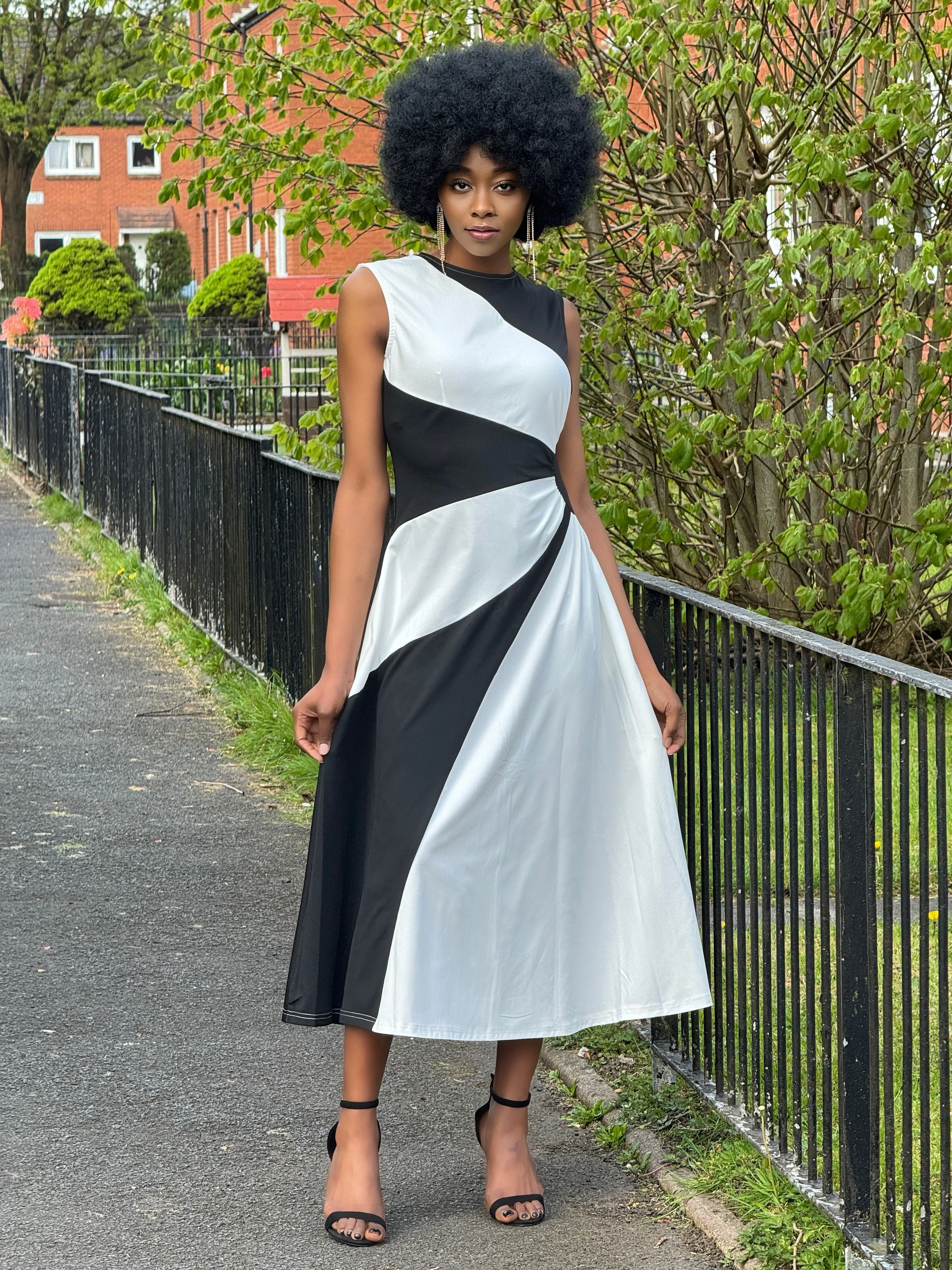 How to Style a Monochrome Maxi Dress