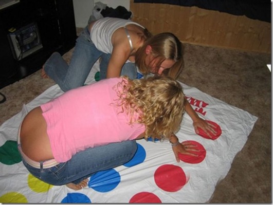 sexy-twister-party-f73999