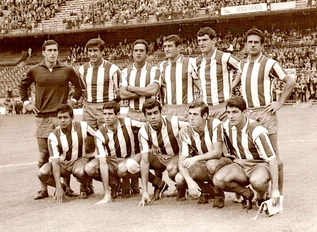 CLUB ATLÉTICO DE MADRID, Temporada 1966-67. Rodri, Griffa, Colo, Iglesias, Glaría, Rivilla. Cardona, Luis, Mendonça, Adelardo y Collar. CLUB ATLÉTICO DE MADRID 1 🆚 VALENCIA C. F. 1 Domingo 02/10/1966, 12:00 horas. Campeonato de Liga de 1ª División, jornada 4. Madrid, estadio Manzanares: 20.000 espectadores. GOLES: ⚽1-0: 19’, Luis. ⚽1-1: 71’, Paquito.