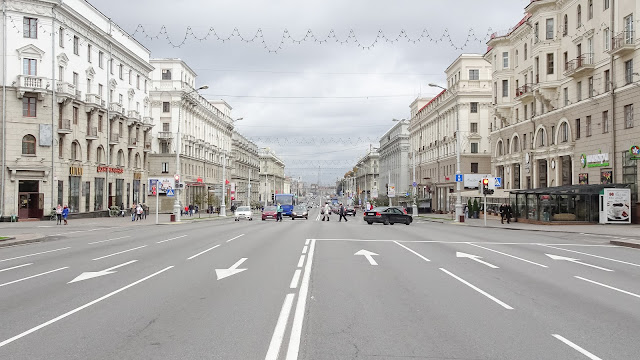 Minsk Independence Avenue is built for Tanks