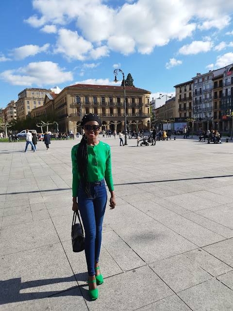 How To Dress Up Your Jeggings, Sweater Outfit: Plaza Del Castillo