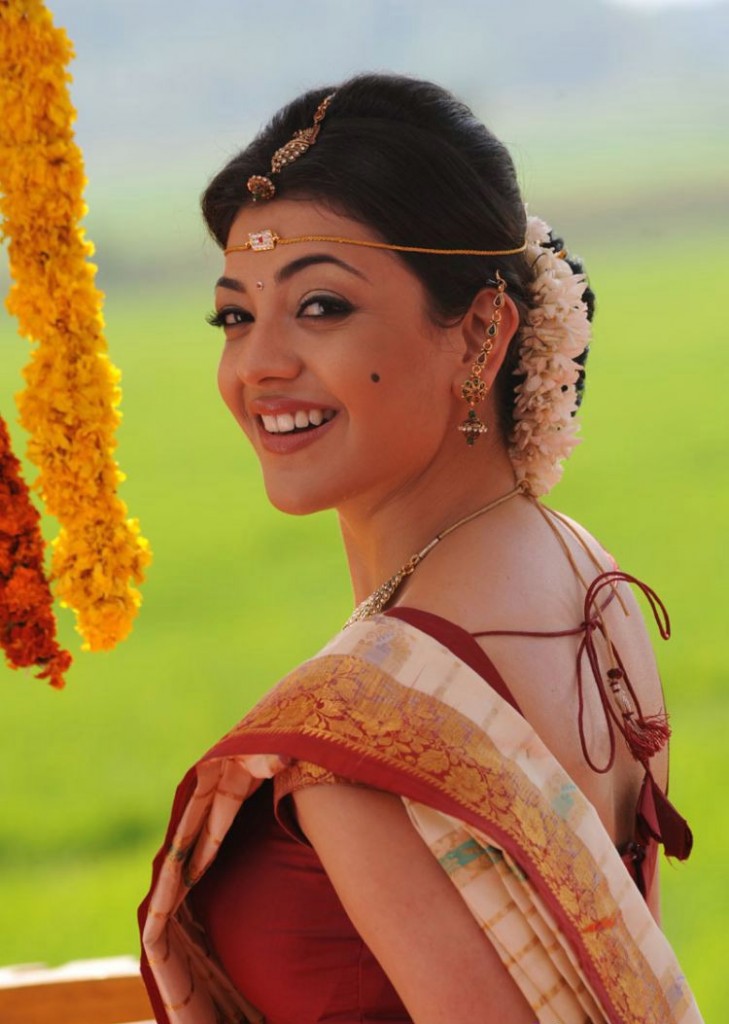 hot-sexy-indian-actress-desi-filmstar-movie-celebrity-Kajal-agarwal-saree-blouse