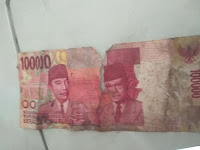 Menukar uang rusak dari mesin atm 