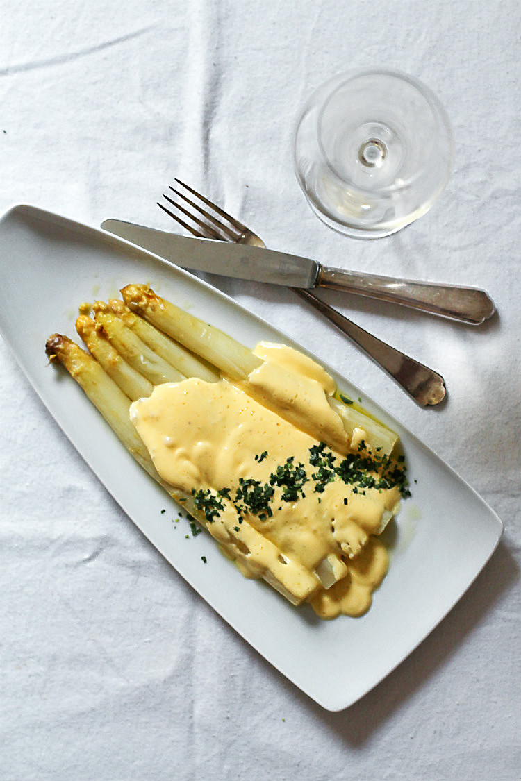 Rezept für perfekte Hollandaise zum weißen Spargel mit passender Weinempfehlung {Spargelweine unter 10 Euro} | Arthurs Tochter kocht. Der Blog für Food, Wine, Travel & Love