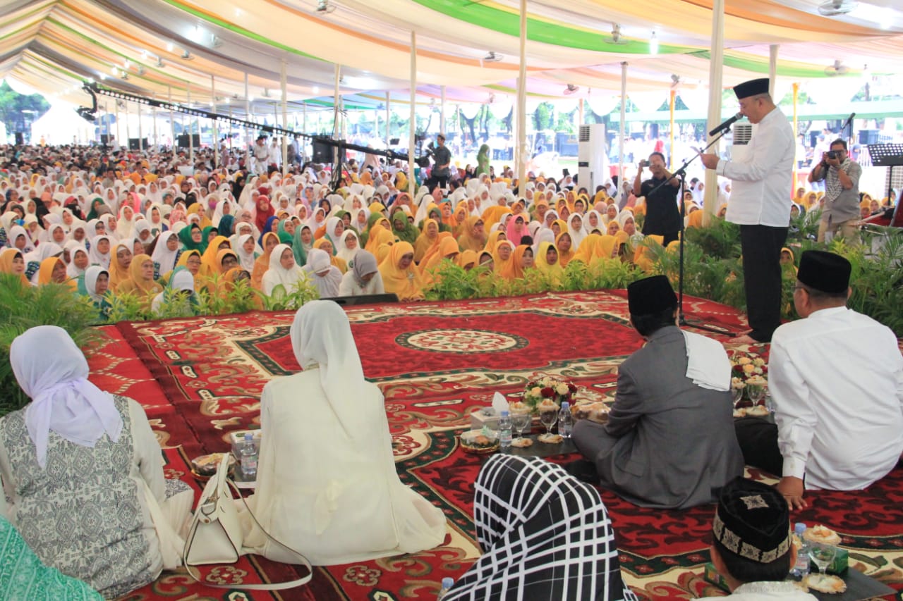 Galeri Foto Wali Kota Bersama Ribuan Umat Islam Kota Medan Hadiri