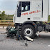 (video) TRAGEDIA: UN GENDARME MURIÓ APLASTADO ENTRE DOS CAMIONES CARGADOS CON LOGÍSTICA DEL MOTO GP