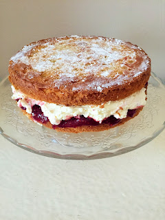 themessykitchenuk.blogspot.co.uk/2017/09/victoria-sponge-cake.html