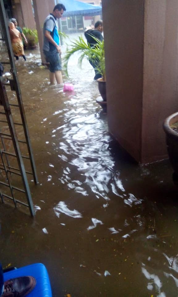 SEKSYEN 13 SHAH ALAM DILANDA BANJIR KILAT (8 GAMBAR)