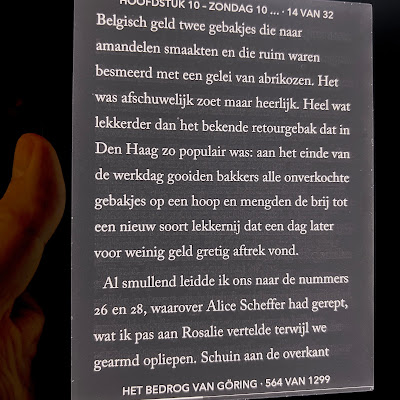 Stukje tekst over retourgebak, uit 'Het bedrog van Göring' van John Kuipers, hier te zien op een e-reader