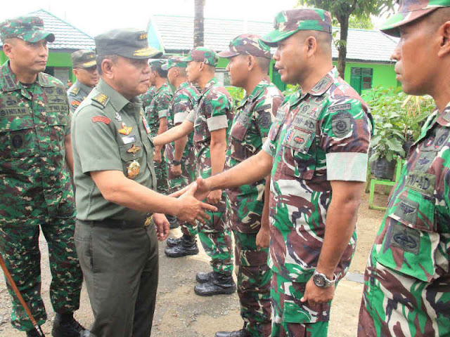 Inspektur Jenderal TNI Kunjungi  Satgas Yonif Para Raider 501 Kostrad