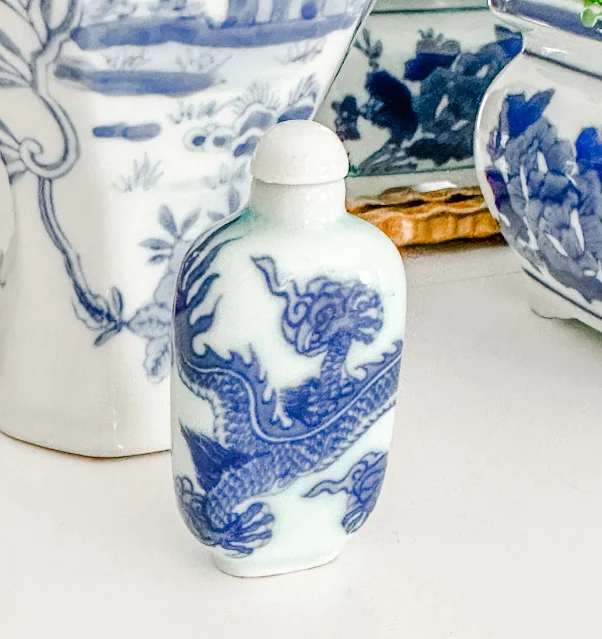 porcelain Chinese snuff bottle
