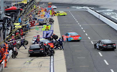 Rain Postpones #NASCAR #MENCS Race till Monday