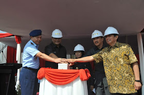 Simbolis Peletakan Batu Pertama Pabrik Jet Tempur KFX di Kawasan PT DI Bandung