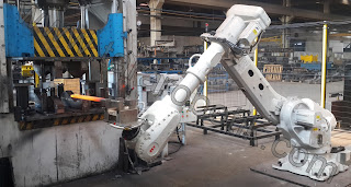 robotik celik dovme presi otomasyonu