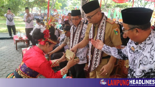 HUT PGRI KE-74 DI TANGGAMUS, SEKDA: HIDUP GURU!!