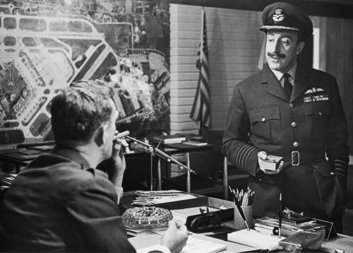 Sterling Hayden as General Ripper and Peter Sellers as Group Captain Lionel Mandrake