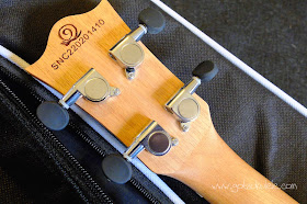 Snail UKS-220 Rosewood Soprano ukulele tuners