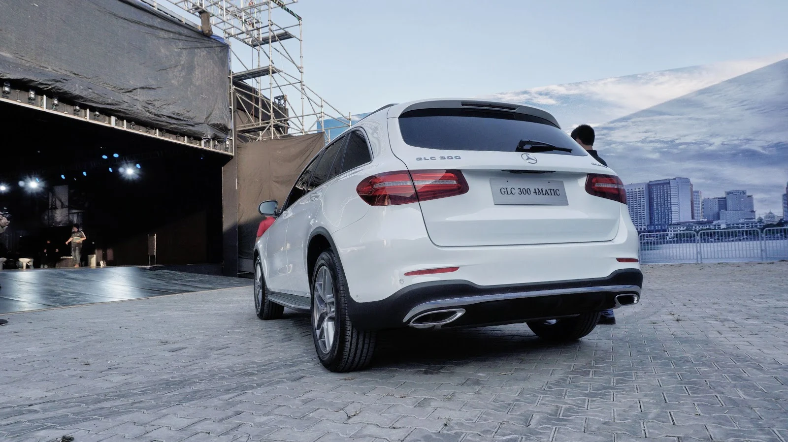 Cận cảnh Mercedes-Benz GLC 300 4Matic 2016