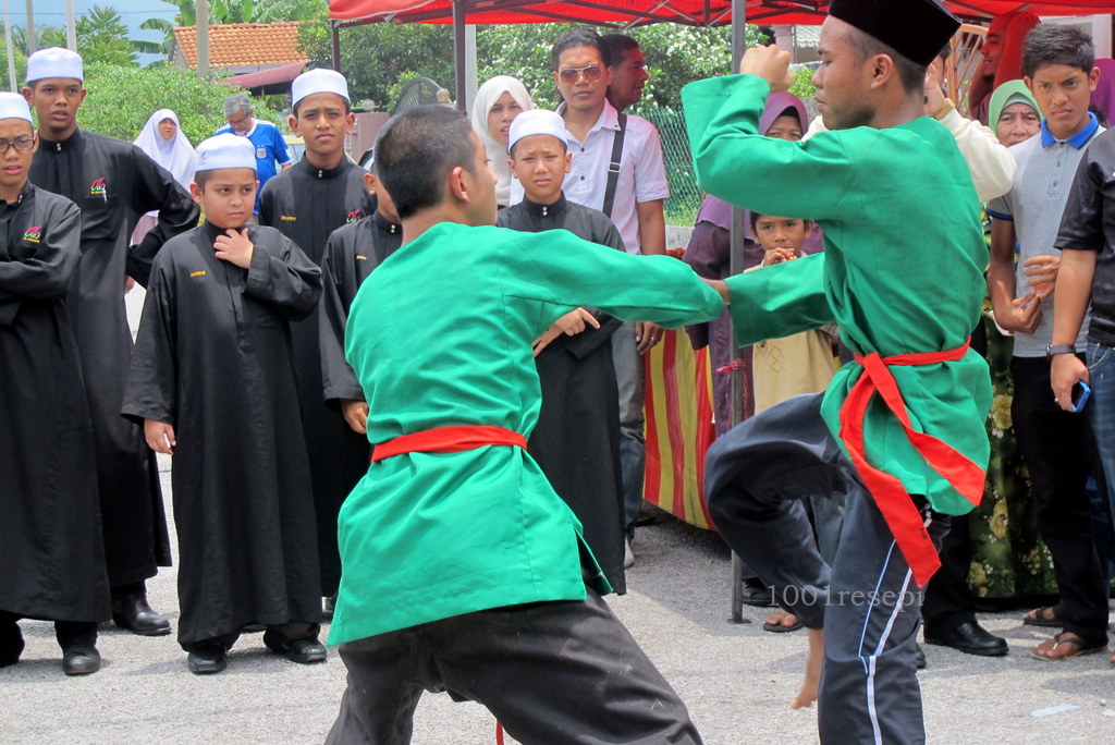 Koleksi 1001 Resepi: pencak silat