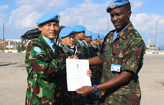 Keren Pasukan TNI yang bertugas di Lebanon Terima Brevet Penghargaan dari Negara Tanzania - Commando