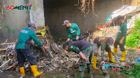 Kendala Sampah Domestik, Satgas Sektor 22 Sub 07 Bersihkan Sungai Cibeureum