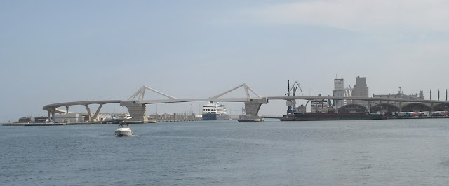 Puente móvil del puerto de Barcelona. Juan José Arenas