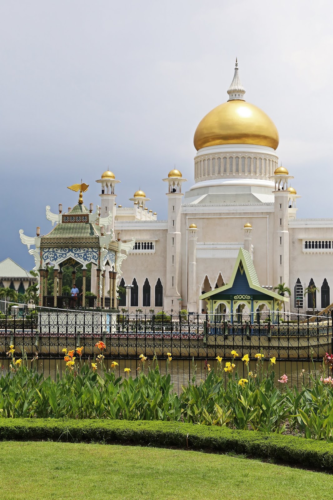 Bandar Seri Begawan, Brunei Darussalam: A Day Trip in the Capital of "The Most Boring Country In Southeast Asia"