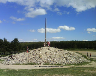 cruz de ferro, camino de santiago, www.mediamaratonleon.com