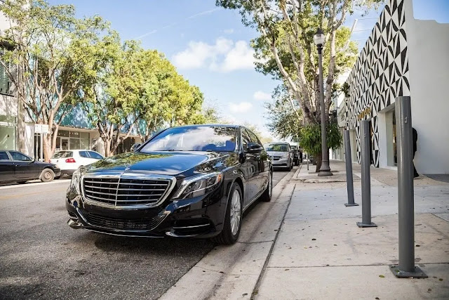 1 . Elegant and Luxurious Limousines in Miami