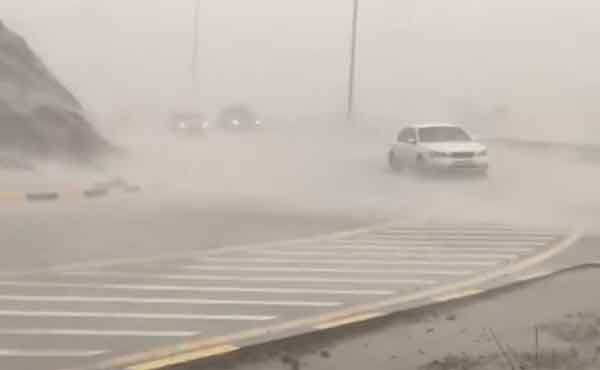 Reported by Qasim Moh'd Udumbunthala, Riyadh, News, Gulf, World, Rain, Alerts, UAE: Heavy rain continues in two emirates after Red Alert declared.